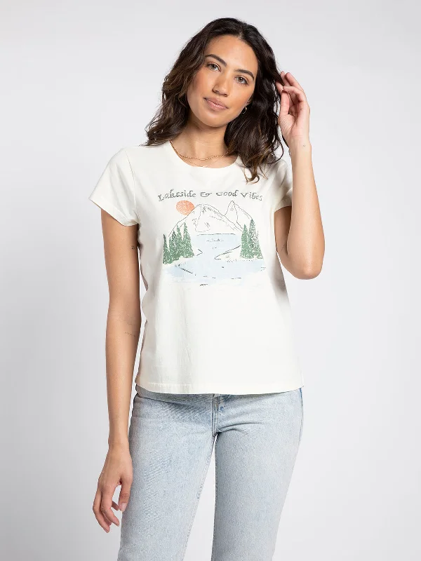 LAKESIDE VIBES TEE Laid - back Women's Vibe
